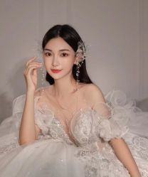 -觅白婚纱礼服馆