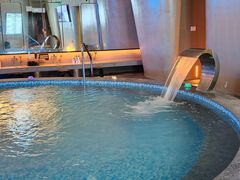 -涨巢·潮玩水疗局