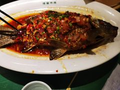 香煎大鲫鱼-费大厨辣椒炒肉(太平老街店)