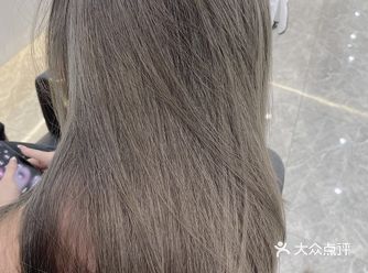雾感奶茶色巨高级显白 2020秋季雾感奶茶色秋冬最显白发色