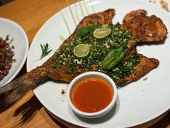 香茅草烤鲈鱼-一坐一忘云南菜(北京skp店)