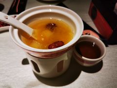 冰糖雪梨炖银耳-炆艺乳鸽·煲仔饭大排档(望京来广营店)