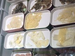-嘎琉鲜切牛肉自助火锅