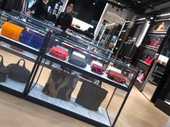 -GIVENCHY(佛罗伦萨小镇奥莱店)