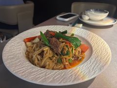 酸笋炒牛肉-伴山牛贵州黄牛肉火锅·苗疆非遗艺术餐厅(上海首店)