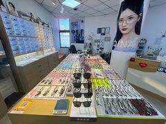 -天空之镜眼镜店蔡司依视路配镜授权零售店(望京颐堤港店)