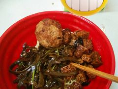 肉圆烤麸海带丝葱油拌面-小无锡面馆