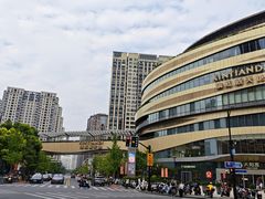 -瑞虹新天地月亮湾