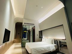 -上海虹桥中心爱琴海亚朵S酒店