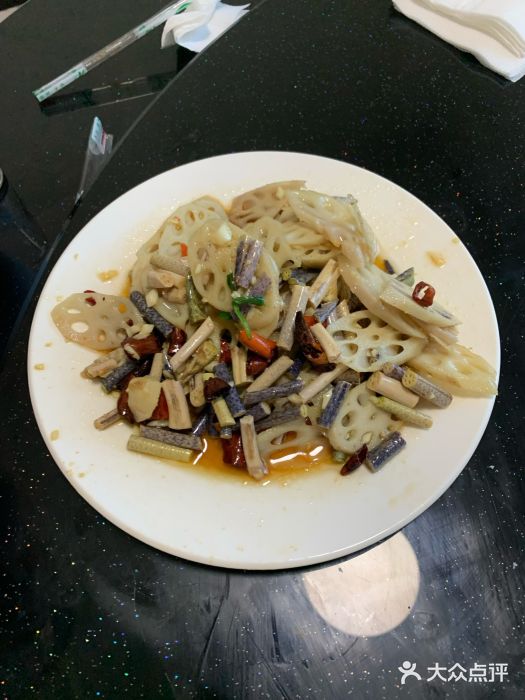 铁锅炖灶台鱼老三炖鱼馆图片