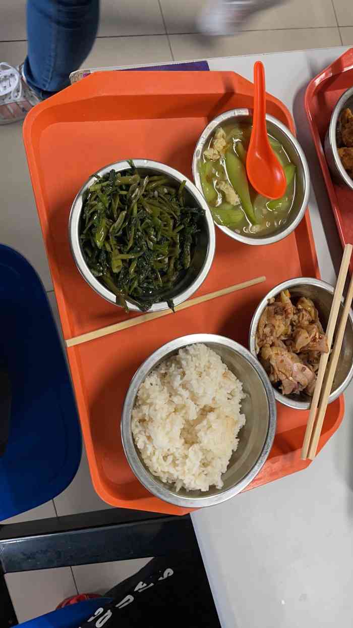 南京大学学生十一食堂-"十一食堂基本不咋来吃～面条窗口还行,酱.