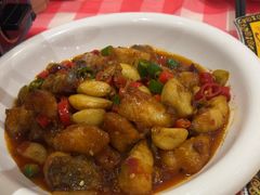 鮰鱼头鱼二吃—红烧-巴陵全鱼席(湖南老字号汴河街店 )