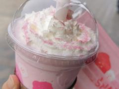 樱花白巧瑞纳冰-瑞幸咖啡(石榴中心店)