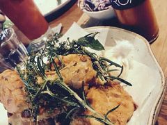 -ROAST coffee & eatery