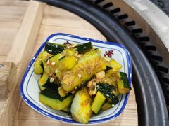 蒜泥黄瓜-三里屯土灶炖公鸡地锅鸡(江东店)