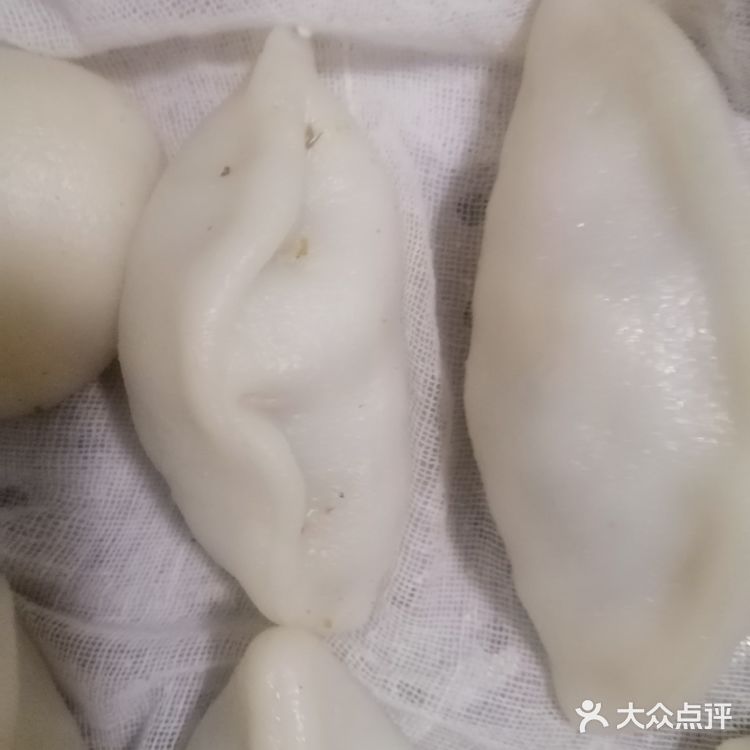 太好了，到菜市场买些菜，做好馅料，将年糕蒸熟