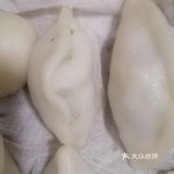 太好了，到菜市场买些菜，做好馅料，将年糕蒸熟