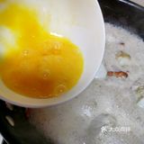 不要加水哈 烧熟后 加一只打散的鸡蛋 咖喱块