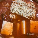 同事介绍说是朝鲜族人开的，夫妻小店看着普普通通