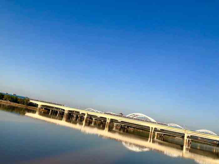 香湖湾公园-"香湖湾公园非常方便,地铁三号线直达,下地.