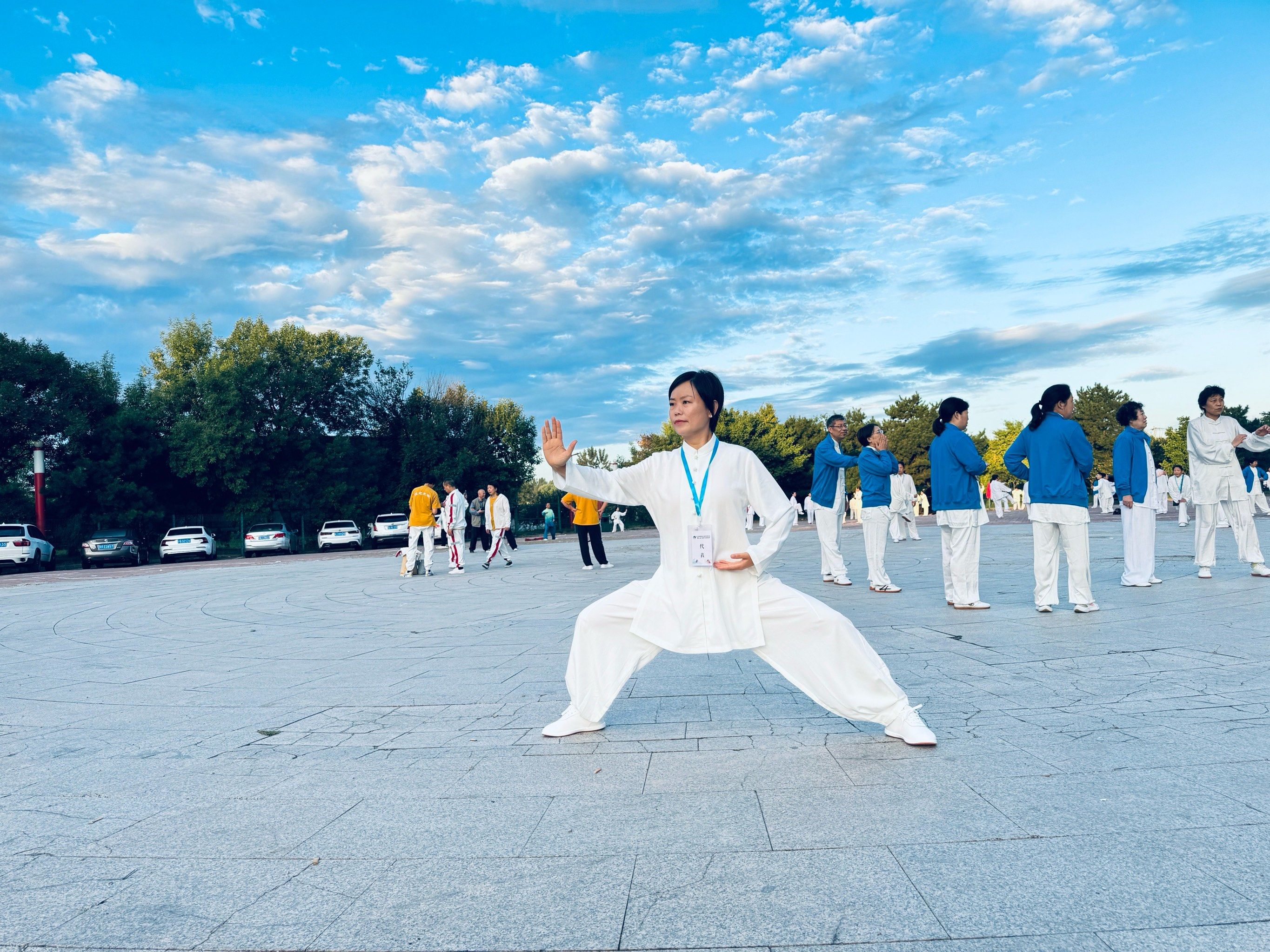 第六届国际混元太极交流大会"千人晨练"