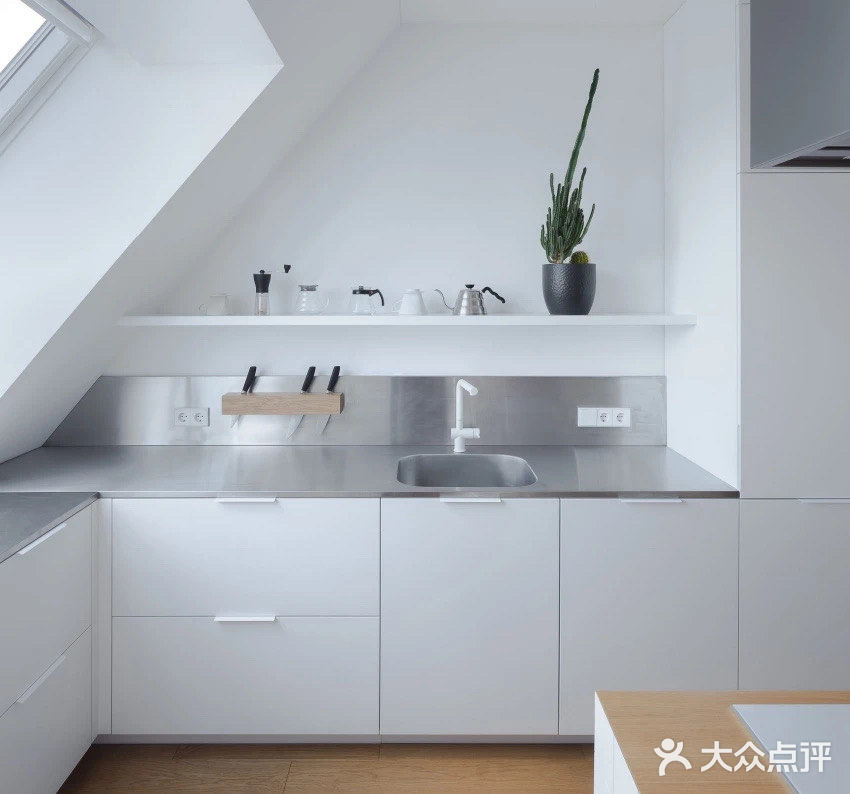 今日分享[礼花]入户衣柜清新自然，障子门隔断，卫生间超有质感！