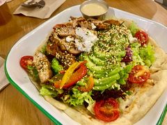 照烧鸡肉配牛油果拉法沙拉-HELLO 27 意面·沙拉·帕尼尼