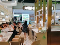 -洪氏嗨捞·广东猪肚鸡·椰子鸡火锅(西咸万象城店)