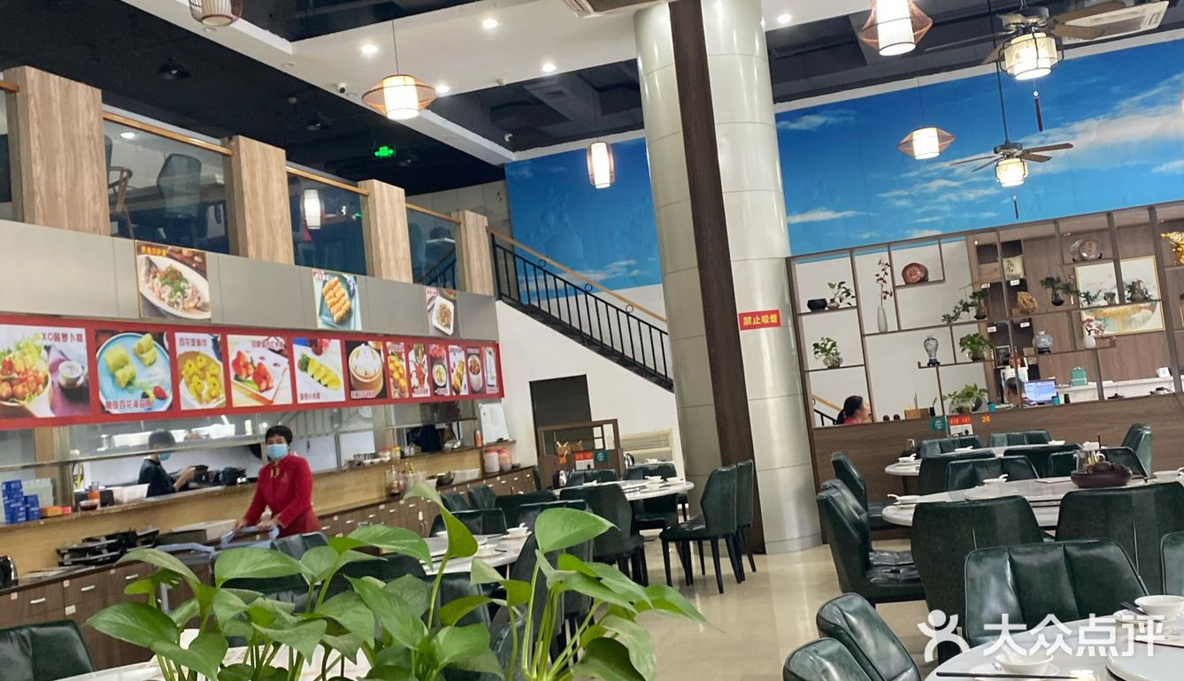 店里现在有活动，买三送一！