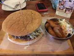 大汉堡-SteamPunk Burgers Boracay