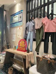 -威思丽高温瑜伽会馆