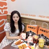这块爆浆芝士牛肉堡是来报恩的吧[流泪]！
