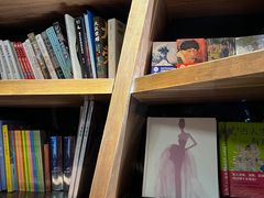 -钟书阁(松江泰晤士小镇店)