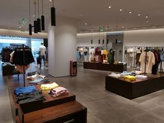 -URBAN REVIVO(高德置地广场·春广场店)