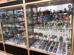 -逝水玩具折扣店