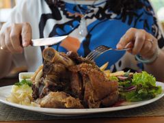 -Chom Cafe and Restaurant