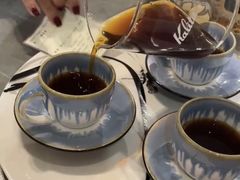 -LEO CAFE