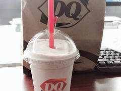 浓郁草莓奶昔-DQ·蛋糕·冰淇淋(动壹店)