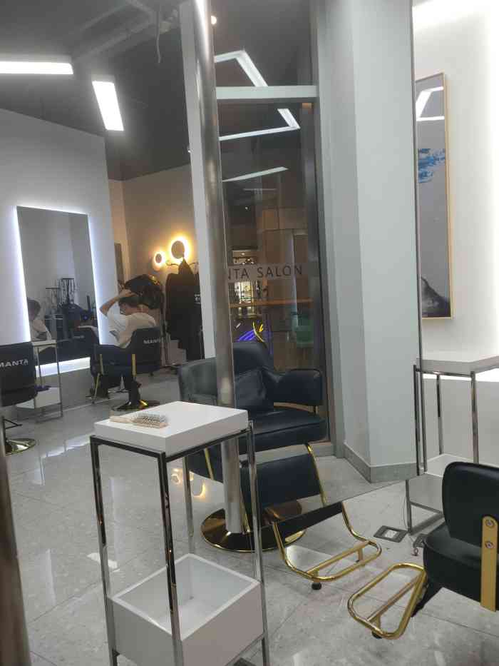 manta salon(大悦城店"大熊老师很亲切,技术很专业,店内的环境干.