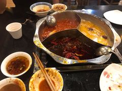 -百年川椒重庆老火锅(光谷店)