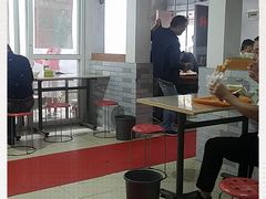 大堂-张阿三馄饨店
