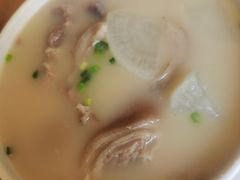 蹄髈汤-沪西老弄堂面馆(定西路店)