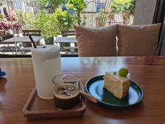 靠窗位-转山咖啡(松柏社区店)
