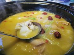 养颜花胶鸡-溏心风鲍港式打边炉(余英坊店)