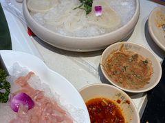 -老牌坊云南鱼豆花火锅(哈西万达店)