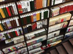 -钟书阁(松江泰晤士小镇店)