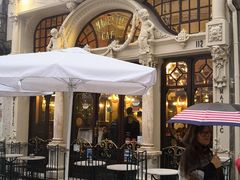 -Majestic Café