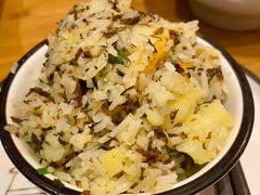 -帅巴人舅母子腊蹄民俗村