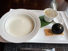 天山雪莲燕窝蛋白杏仁茶配黑芝麻球-巴黎轩(澳门巴黎人店)