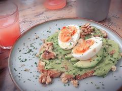 牛油果煮蛋吐司-RAC BAR(安福路店)